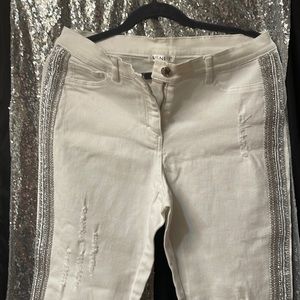Cute NEW dressy white jeans that are adorable